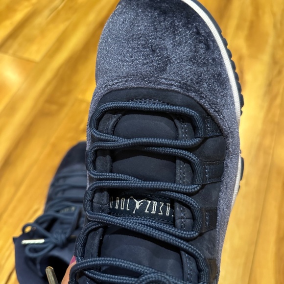 Nike Air Jordan 11 | Size 7 | Euro 38 | Midnight Navy / Metallic Silver - Picture 5 of 12